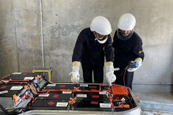 Le site de Suez à Bois-Rouge dispose désormais d'un laboratoire performant pour stabiliser certains déchets dangereux, comme les batteries lithium/ion.