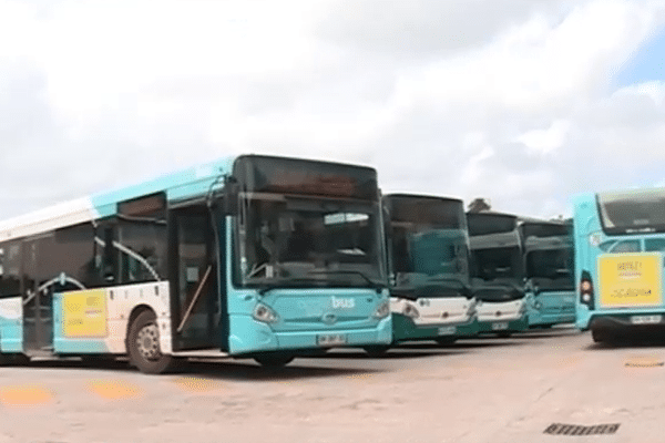 Les bus de l'agglo à l'arrêt