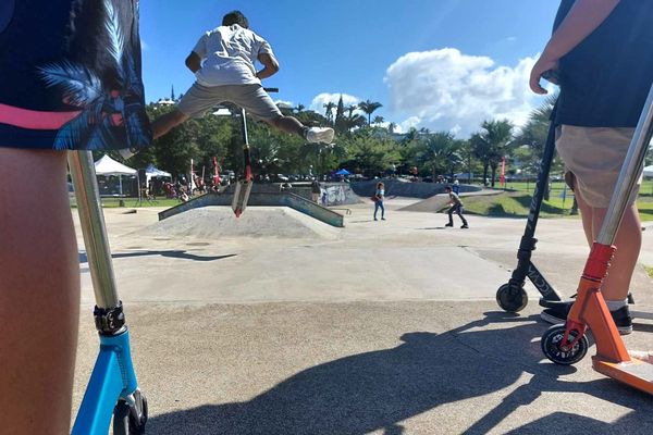 Trottinette lors du festival Olymp'art, au skate-parc de Sainte-Marie, le 3 août 2024.