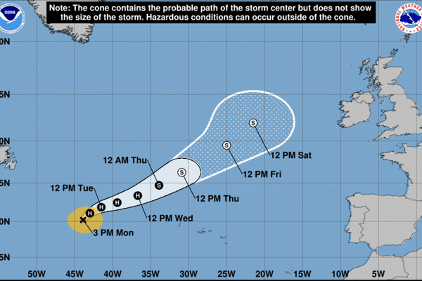L'ouragan Danielle s'est formé dans l'Atlantique Nord, à l'ouest de l'archipel des Açores, "une latitude remarquablement nord", commente Météo France.
