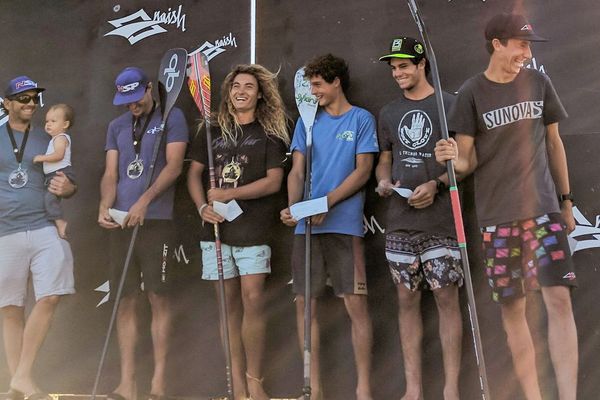 Le podium du double downwind du Naish columbia paddle Challenge avec 3 calédoniens dans les 6 premiers