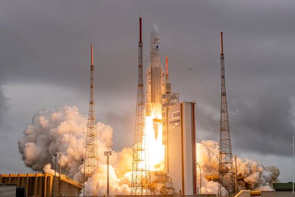 La fusée Ariane 5 décolle à Kourou avec James Webb