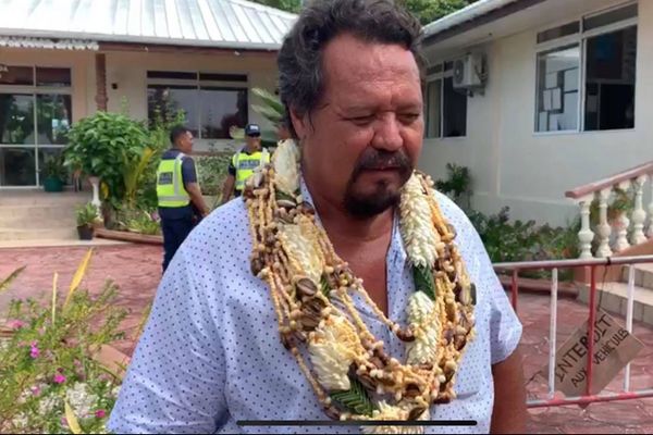 Félix Tetua, à la sortie du conseil municipal lui retirant ses fonctions de premier maire adjoint.