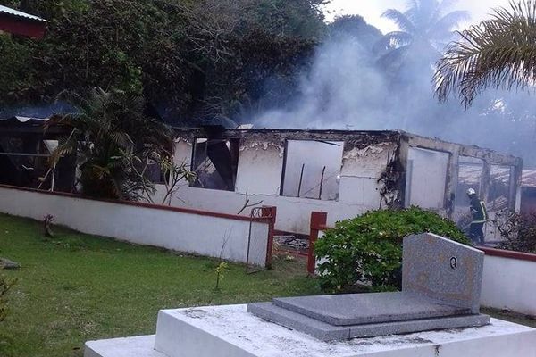 Haapu : la maison du Pasteur de l'Eglise Protestante Mao'hi en feu