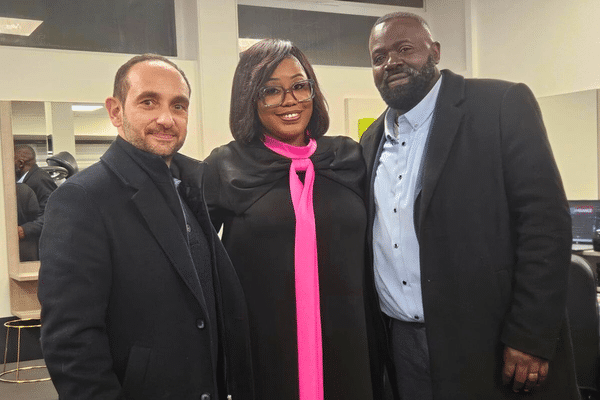 Manuella Mona, entourée du maire de Sarcelles, Patric Haddad, et de son adjoint, Christian Simakala