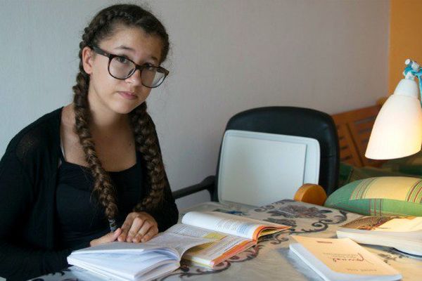 Plus jeune candidate de France au bac 2017, la Guadeloupéenne Elsa Verhoye, 13 ans, vient de décrocher son diplôme au rattrapage