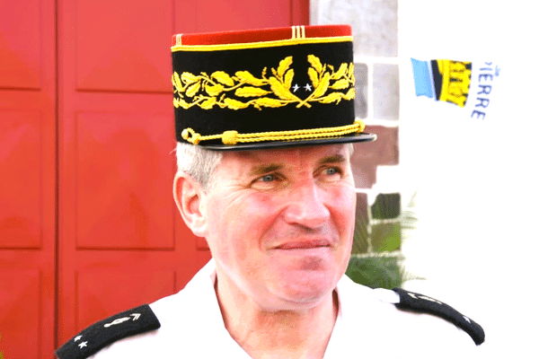 Le général commandant de la gendarmerie nationale William Vaquette