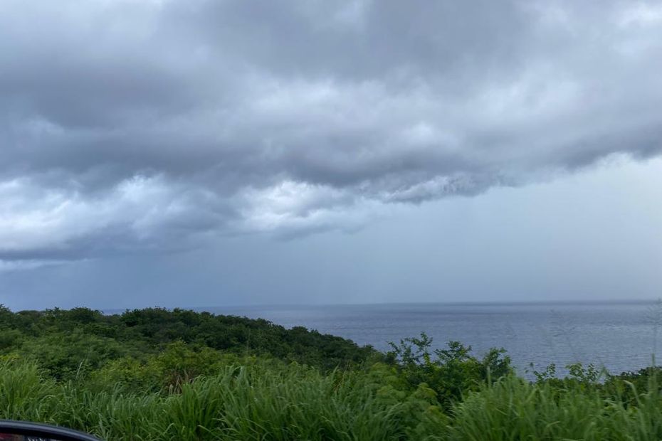 Zware regen valt op Martinique en verandert in gele wake