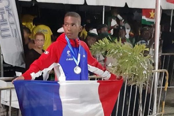 Le Franciscain Alexandre Joséphine est médaillé de bronze du 200 brasse benjamin des Carifta Games de natation à Berbade.