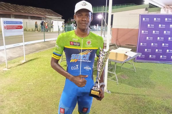 Widjy Relmy, sociétaire du CSC Abymes de Guadeloupe, 1er maillot jaune du critérium (15 mars 2024).