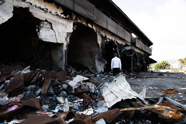 Un laboratoire alimentaire incendié pendant les émeutes. Normandie. Nouméa Septembre 2024.