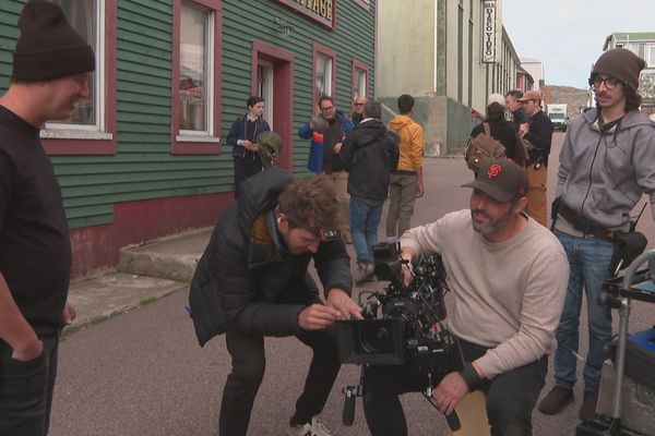 Tournage d'un épisode de la série Son of a Critch à Saint-Pierre et Miquelon.