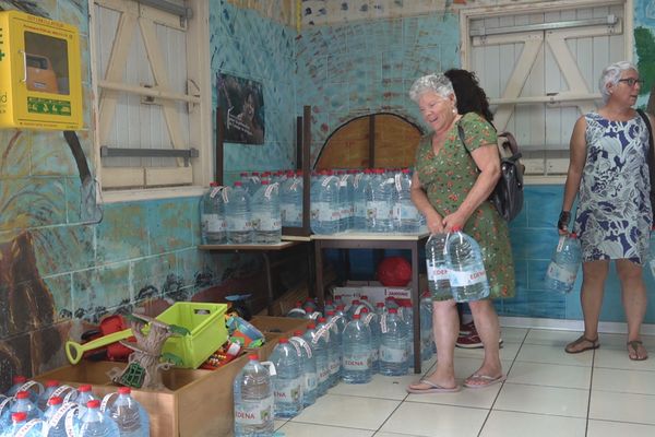 Sécheresse distribution d'eau à Sainte-Marie l'Espérance