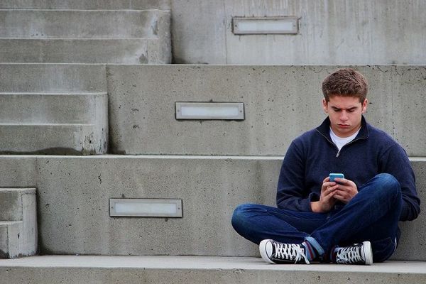 adolescent téléphone