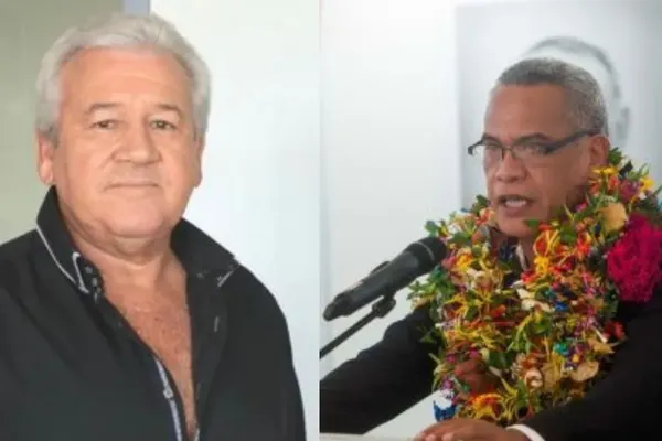 L'ancien maire de Païta, Harold Martin, à gauche et son successeur, Willy Gatuhau