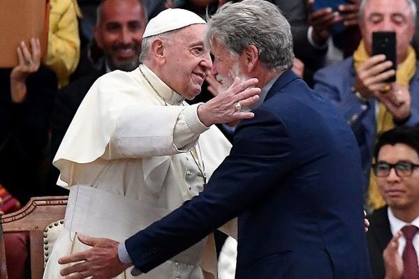 Le Pape François a rencontré le Père Pedro à Madagascar.