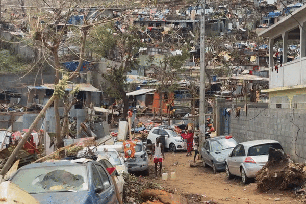 Mayotte devastée après le passage du cyclone Chido. Saint-Pierre et Miquelon solidaire.