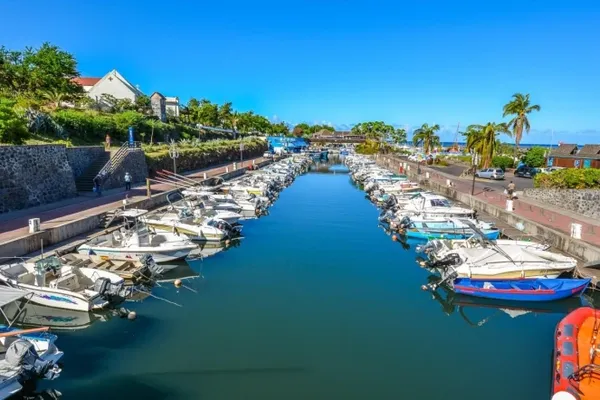 Le port de plaisance de Saint-Gilles.