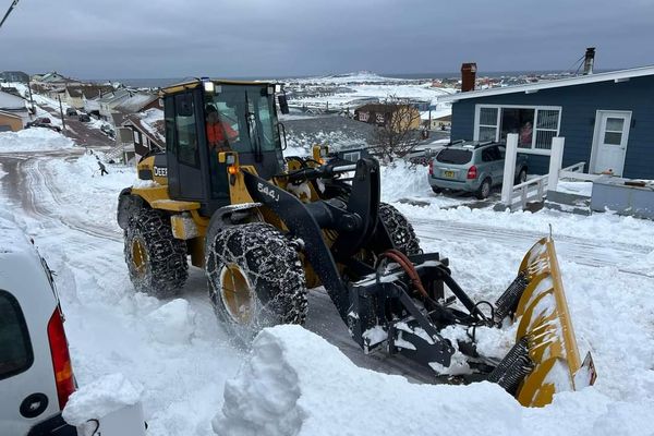 Engin de déneigement à Saint-Pierre.