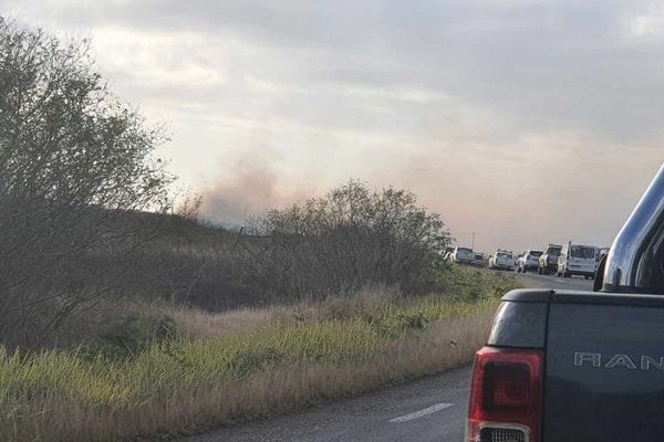 A 17h30, la circulation était encore bloquée sur la RT1, au niveau du plateau de Tia, à Pouembout.