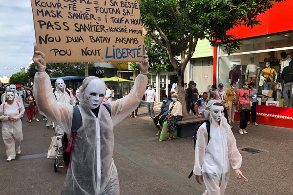 Manifestation anti-vaccin covid et anti-masque