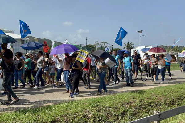 Arrivée des manifestants au rectorat de Guyane