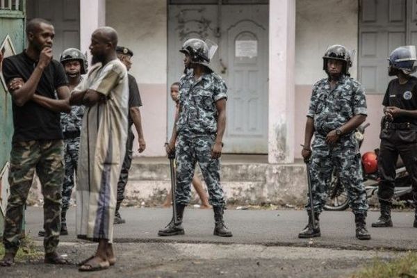 Comores votes et troubles