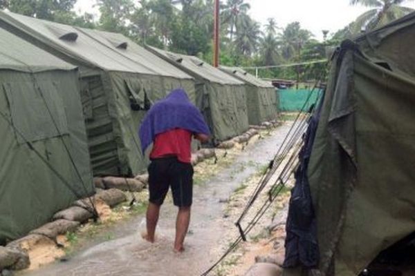 Même s'ils ont obtenu le statut de réfugié, certains hommes vivent toujours dans le centre de rétention de l'île de Manus