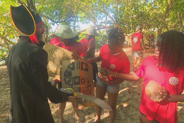 L’association les "Voiles Papillon" a notamment organisé une chasse au trésor sur l'ilet du Gosier, à l'intention des enfants de la MDE - 14/12/2024.