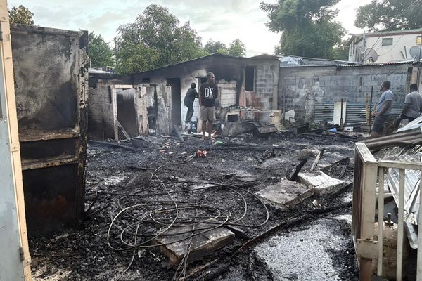 Incendie à la Cour Monbruno, à Vieux-Bourg, Abymes, 17 décembre 2024