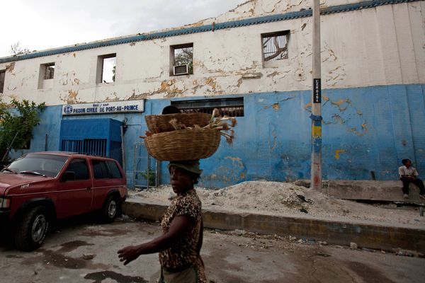 L'exterieur de la Prison Civile de Port-au-Prince.