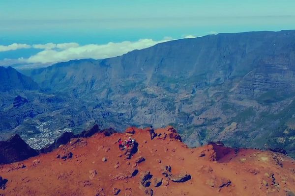 Un aperçu du relief, sous le soleil, qui s'offre aux fous de la Diagonale