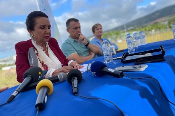 Huguette Bello, présidente de Région, en visite au centre de détention de Domenjod