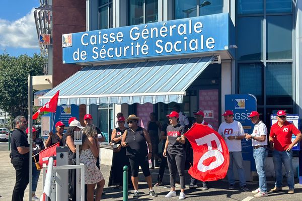 Une mobilisation devant la CGSS du personnel du service médical, jeudi 3 octobre.