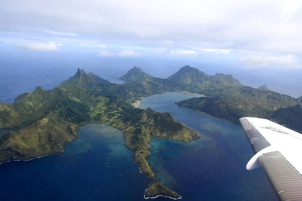 L'île magnifique et mystérieuse de Rapa survolée par le Gardian.