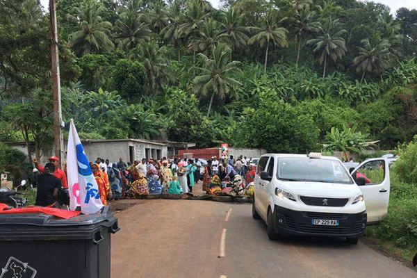 Mayotte, la grève continue