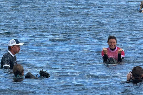 Johanne Defay remporte la première médaille olympique pour le surf Français !