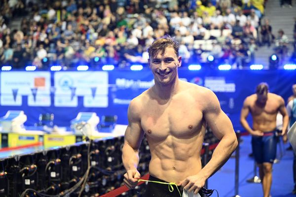 Maxime Grousset vient de décrocher le titre de champion d’Europe sur 100 m nage libre, en Roumanie, le 10 décembre 2023.