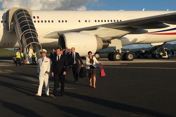 Emmanuel Macron à son arrivée en Nouvelle-Calédonie, le 3 mai 2018
