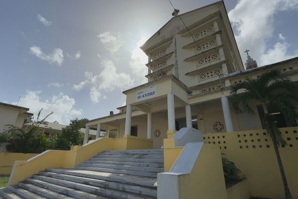 L'Eglise Saint-André du Bourg de Morne-à-l'Eau fête sa réouverture partielle à l'occasion des célébrations de Noël 2024.