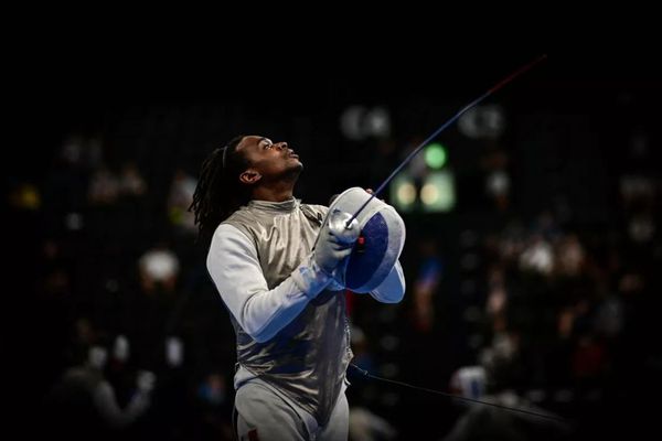 Enzo Lefort et les fleurettistes français ont battu la hongrie en finale des championnats d'Europe 2024