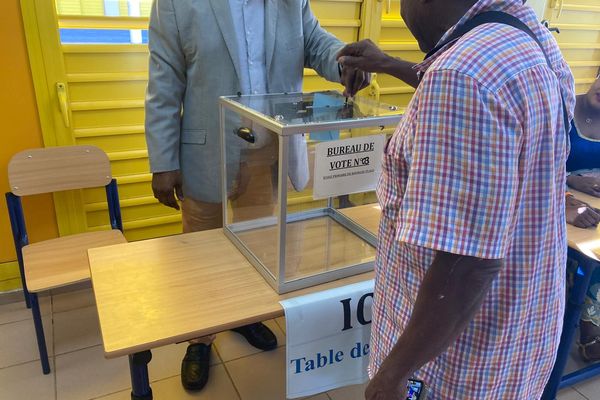 Un bureau de vote à Mayotte