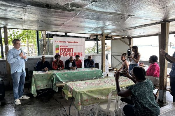 La Fédération des socialistes de Guadeloupe lors de la présentation de leurs candidats avant le 1er tour