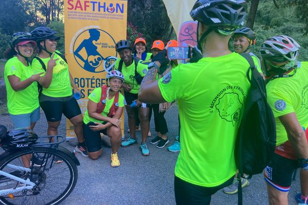 K'Frines à vélo ascension de Cilaos pour sensibiliser au SAF