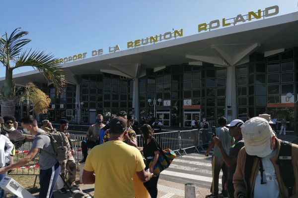 Manifestations gilets jaunes aéroport