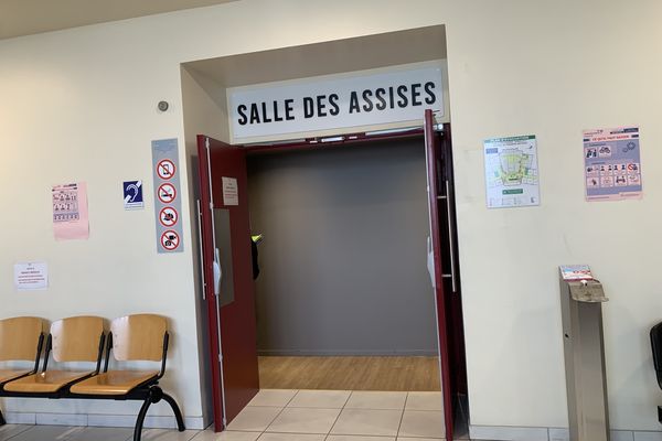 L'accès en salle des assises, au tribunal de Nouméa, le 7 mars 2022. palais de justice