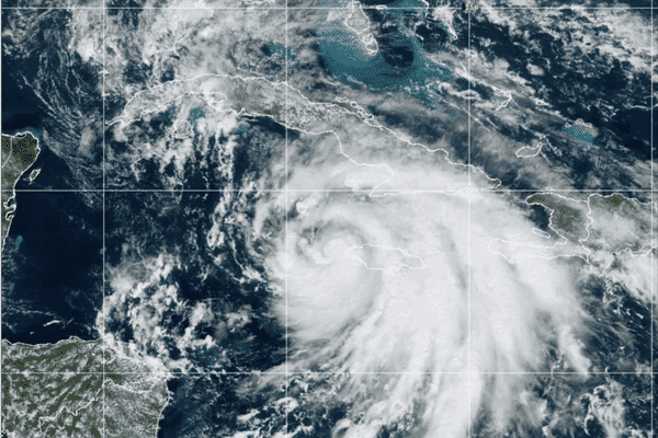 La tempête Rafael passant sur la Jamaïque et une partie de Cuba, ce mardi 5 novembre, à 14 heures