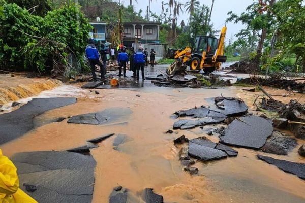 Une route inondée et endommagée dans le village de Mangajou ce dimanche 3 février