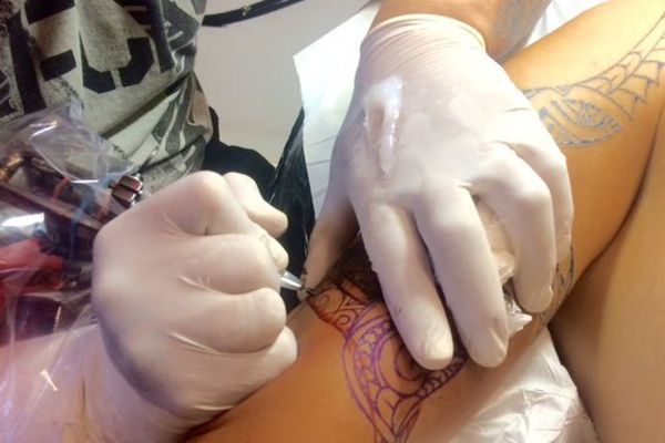 Tatouage à Nouméa sujet code couleur de la Dass (juin 2017)