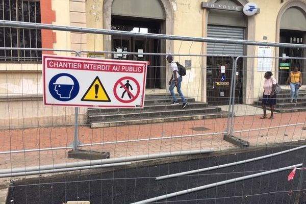 Rue en travaux près de la Savane 